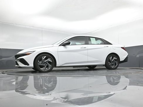 Used 2025 Hyundai Elantra SEL FWD image 40