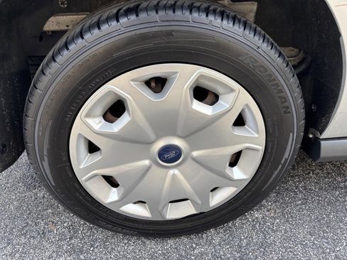 Used 2015 Ford Transit Connect XL image 19