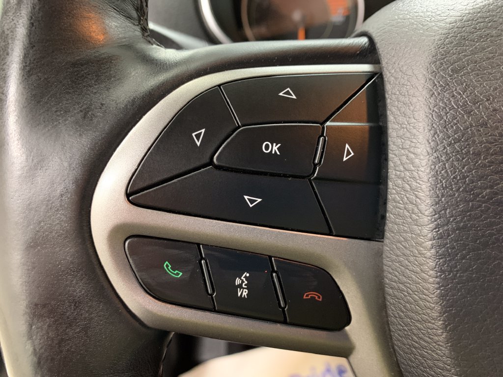 Used 2019 Jeep Cherokee Limited w/ Luxury Group AWD/4WD image 13