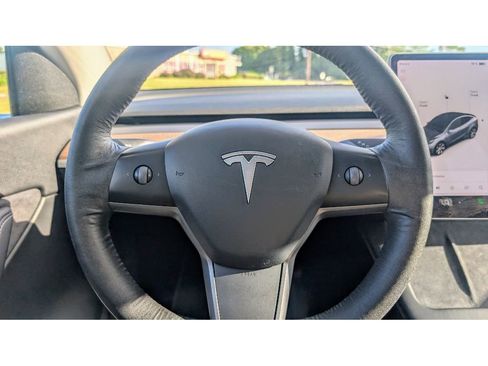 Used 2021 Tesla Model Y Long Range image 21