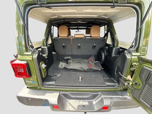 Used 2022 Jeep Wrangler Unlimited Sahara AWD/4WD image 30