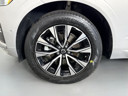 Used 2023 Volvo XC60 B5 Plus FWD image 38