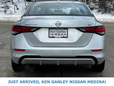 Used 2023 Nissan Sentra SV image 4