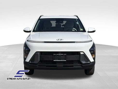 Used 2024 Hyundai Kona SEL AWD/4WD image 2