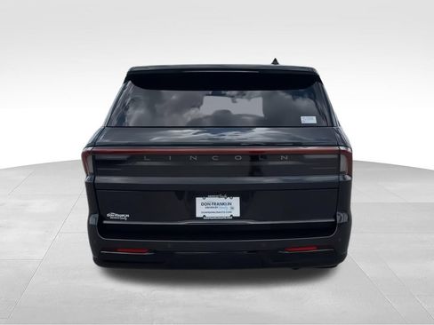 New 2026 Lincoln Navigator Reserve w/ Jet Appearance Package AWD/4WD image 8