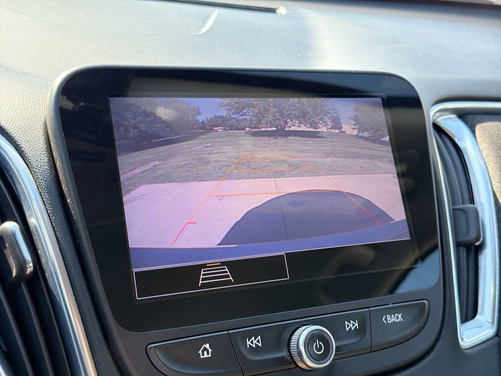 Used 2021 Chevrolet Malibu LT FWD image 23