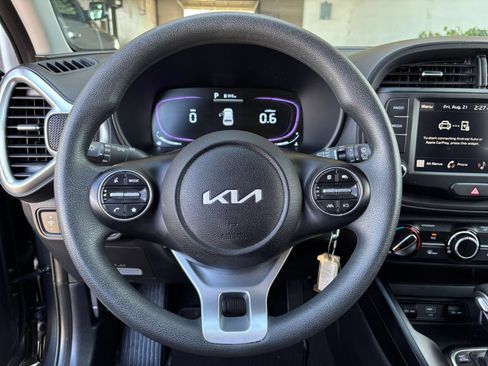 Used 2025 Kia Soul LX w/ LX Technology Package FWD image 22