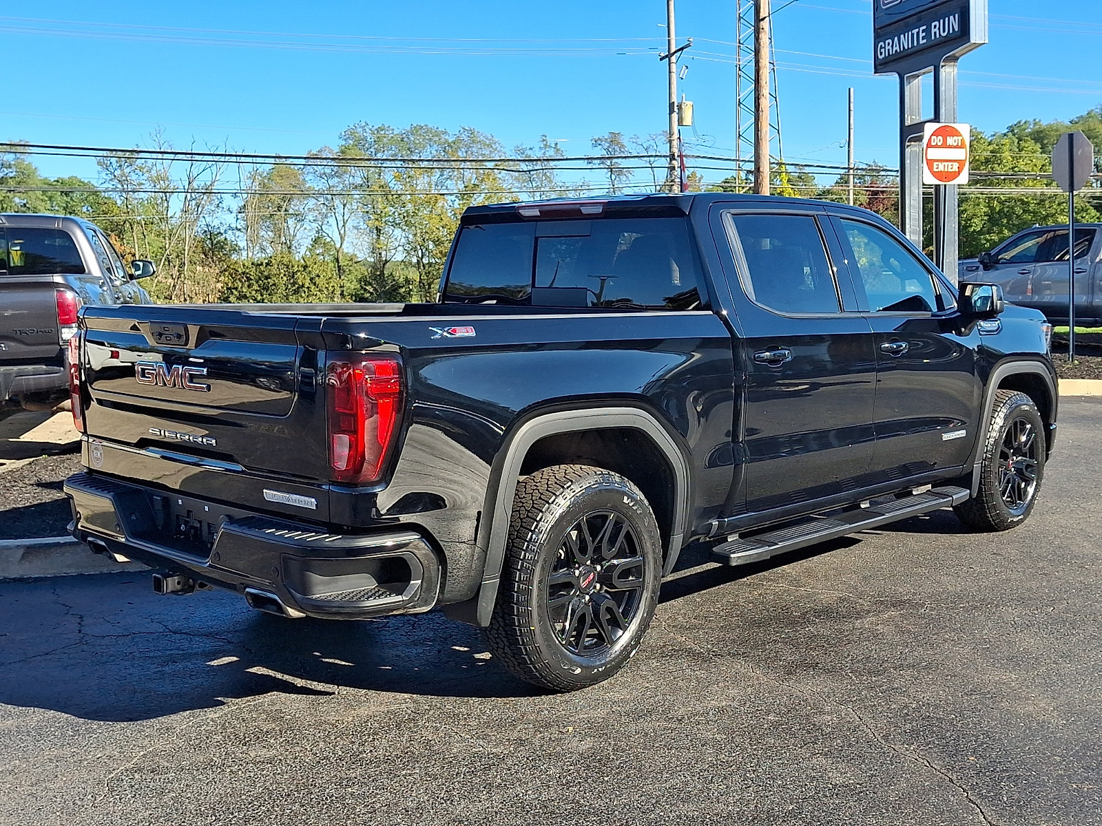 Used 2023 GMC Sierra 1500 Elevation w/ Elevation Premium Package AWD/4WD image 6