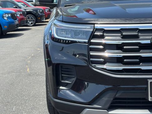 Used 2025 Ford Explorer Active RWD image 15