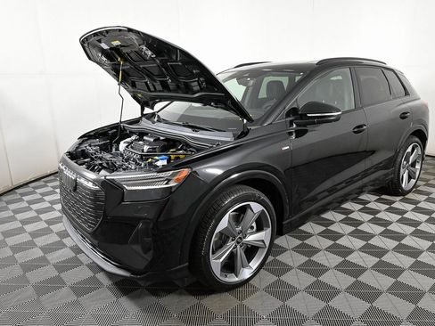 New 2025 Audi Q4 e-tron Prestige image 33