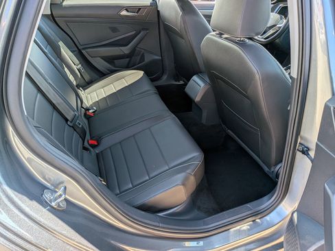 Used 2024 Volkswagen Jetta SE FWD image 31