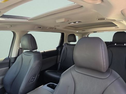 Used 2025 Kia Carnival SX FWD image 30