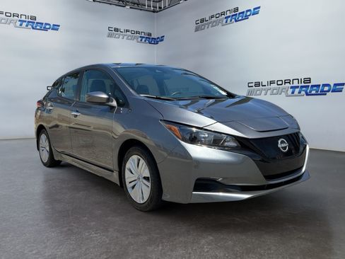 Used 2025 Nissan Leaf S FWD image 3