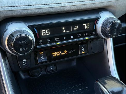 Used 2020 Toyota RAV4 XLE w/ Convenience Package AWD/4WD image 16