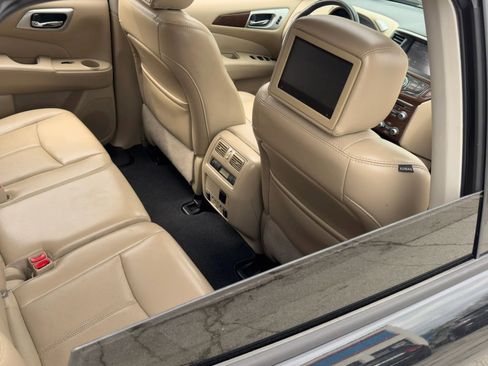 Used 2017 Nissan Pathfinder Platinum w/ Family Entertainment Package image 10