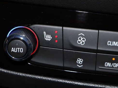 Used 2023 Buick Enclave Essence FWD image 4