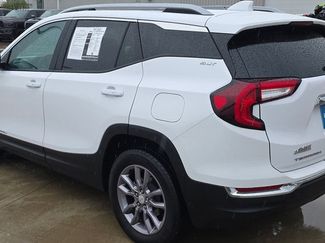 Used 2023 GMC Terrain SLT w/ LPO, Floor Liner Package AWD/4WD video 3