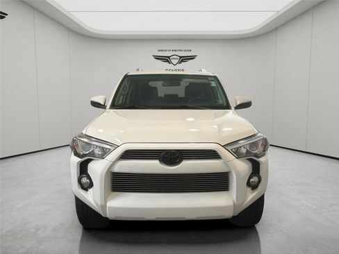 Used 2017 Toyota 4Runner SR5 AWD/4WD image 8