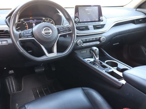 Used 2025 Nissan Altima 2.5 SR FWD image 4