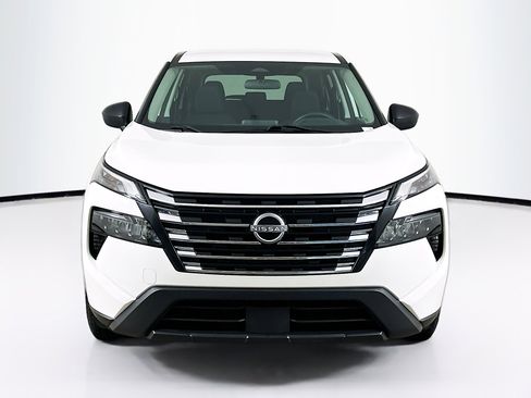 Used 2024 Nissan Rogue S FWD image 2