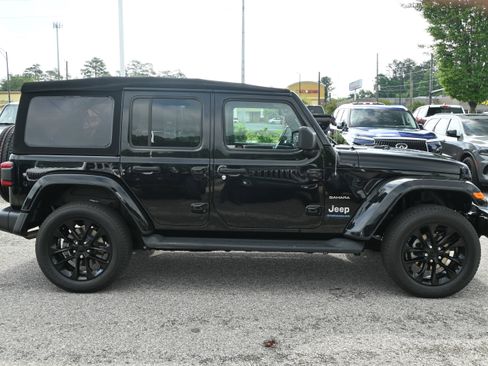 Used 2023 Jeep Wrangler Unlimited Sahara w/ Cold Weather Group AWD/4WD image 11