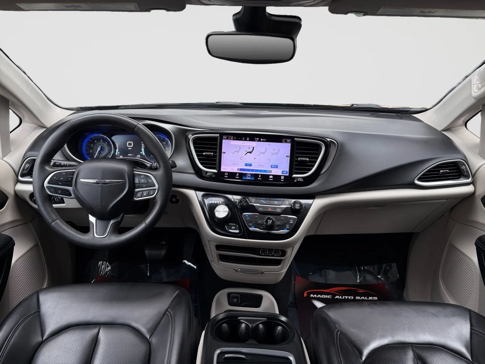 Used 2023 Chrysler Pacifica Touring-L FWD image 24