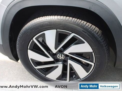 Used 2024 Volkswagen Atlas SE AWD/4WD image 16