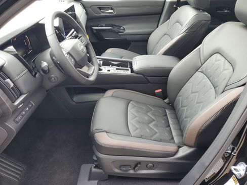 New 2026 Nissan Pathfinder Platinum image 12