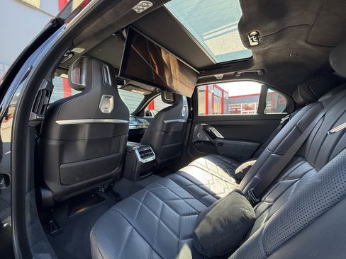 Used 2023 BMW i7 xDrive60 w/ Executive Package 2 image 12