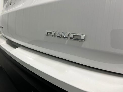 Used 2023 GMC Terrain SLE w/ Driver Convenience Package image 18