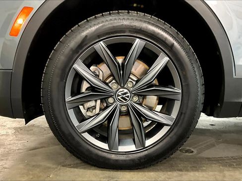 Used 2022 Volkswagen Tiguan SE image 12