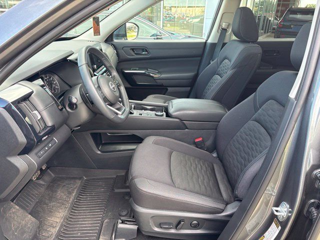 Used 2025 Nissan Pathfinder SV w/ SV Premium Package AWD/4WD image 24