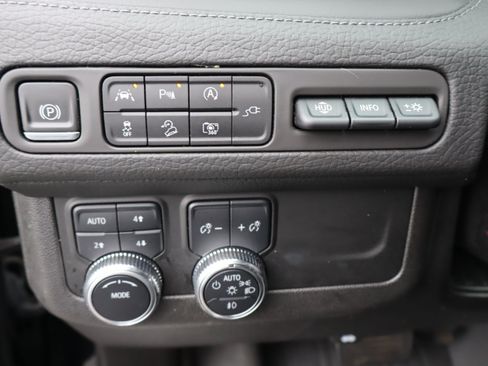 Used 2022 GMC Yukon XL Denali AWD/4WD image 23
