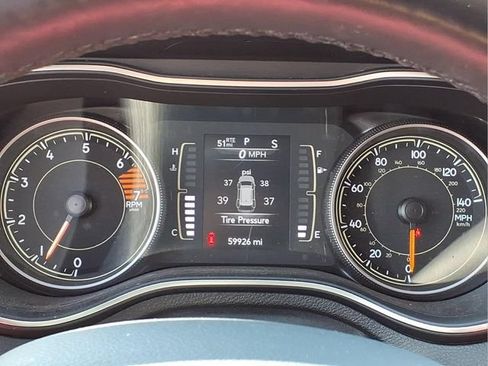 Used 2019 Jeep Cherokee Latitude Plus w/ Cold Weather Group AWD/4WD image 13