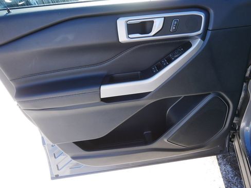 Certified 2022 Ford Explorer XLT w/ Class IV Trailer Tow Package image 11