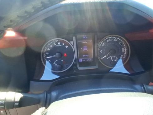Used 2020 Toyota Tacoma TRD Off-Road w/ TRD Premium Off Road Package AWD/4WD image 11
