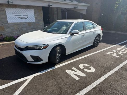 Used 2024 Honda Civic EX image 5