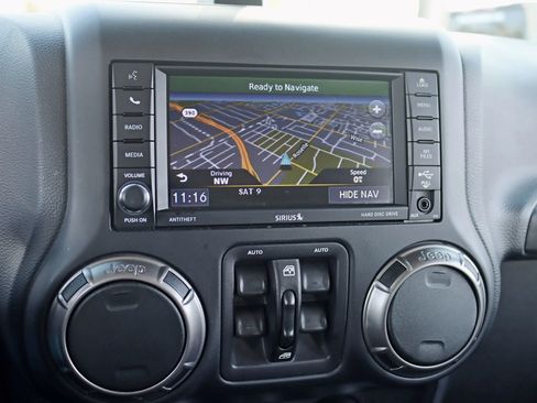Used 2018 Jeep Wrangler Unlimited Sahara AWD/4WD image 21
