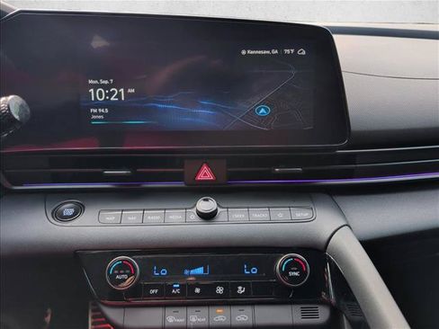 Used 2025 Hyundai Elantra SEL FWD image 17