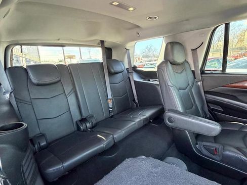 Used 2016 Cadillac Escalade Luxury image 23