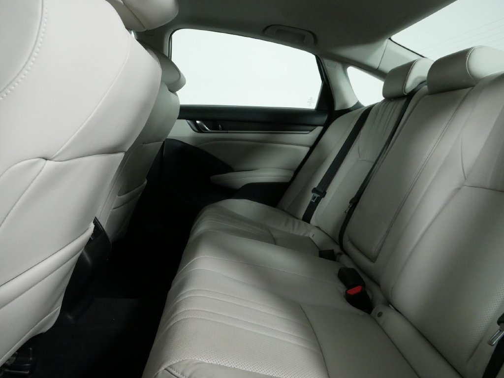 Used 2018 Honda Accord Touring image 16