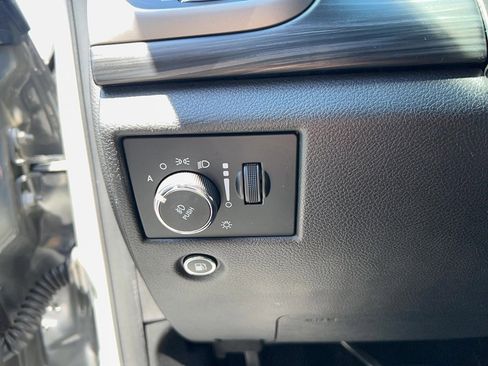 Used 2019 Jeep Grand Cherokee Altitude RWD image 13
