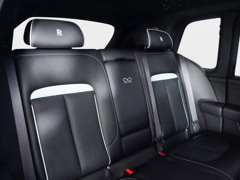Used 2024 Rolls-Royce Cullinan Black Badge image 49