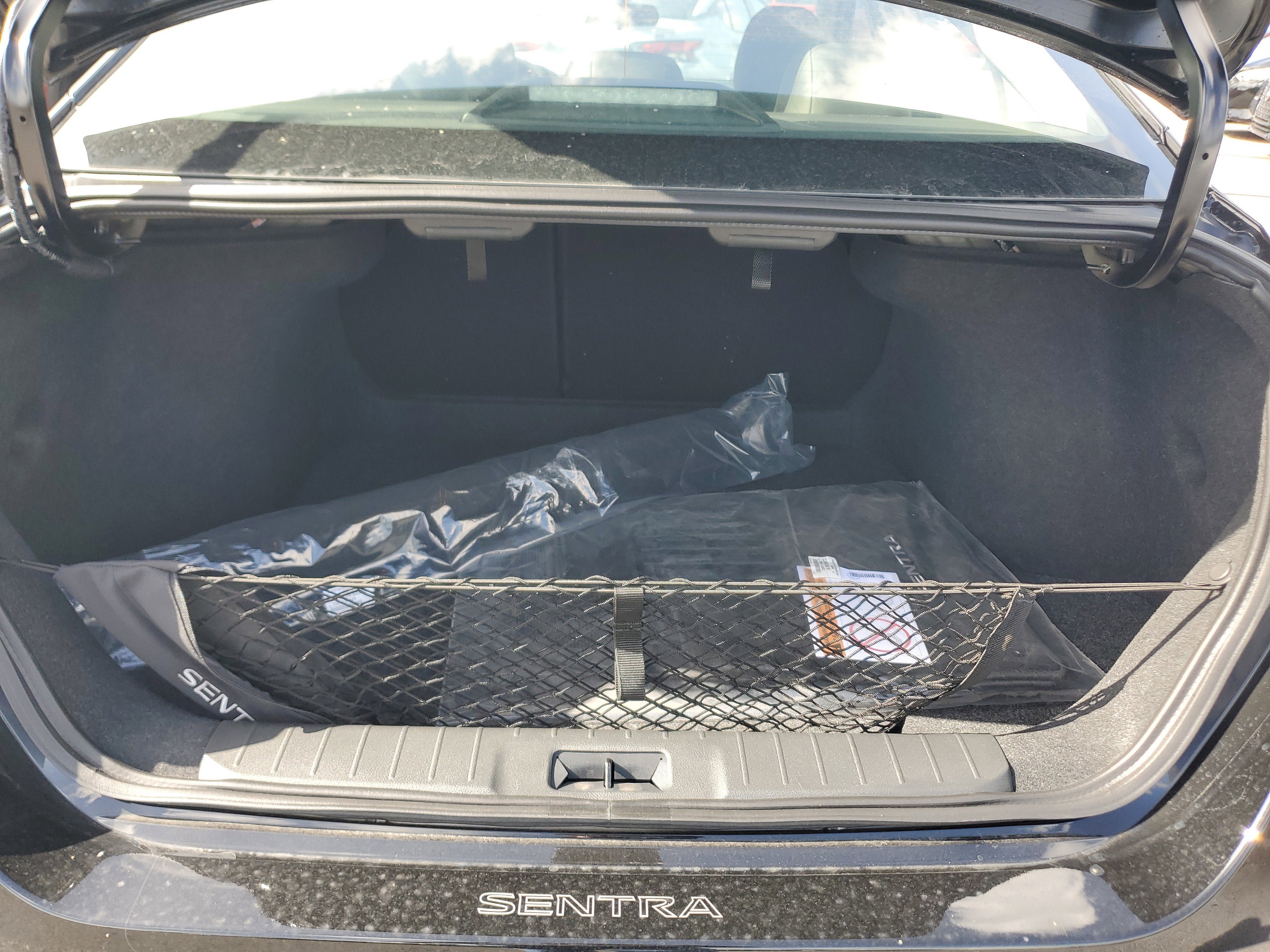 New 2025 Nissan Sentra SR w/ SR Premium Package FWD image 8