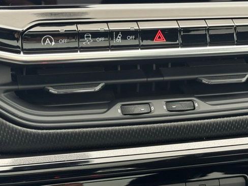 New 2026 Jeep Compass Latitude w/ Sun and Sound Group image 17