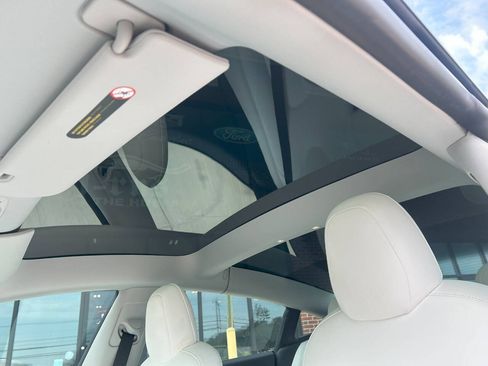 Used 2021 Tesla Model 3 Performance image 33