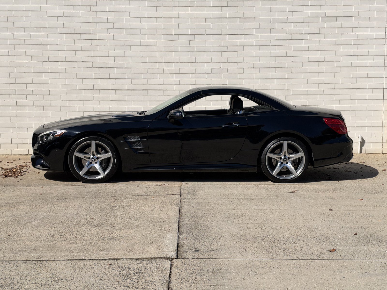 Used 2017 Mercedes-Benz SL 550 image 6