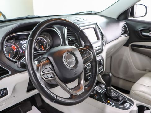 Used 2020 Jeep Cherokee Latitude Lux w/ Quick Order Package 26H Lux image 22