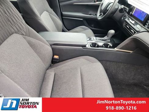 Used 2025 Toyota Camry LE image 14