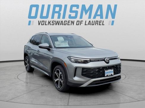 New 2026 Volkswagen Tiguan SE image 1